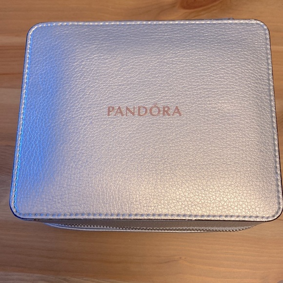 Pandora jewelry storage case - Picture 1 of 2